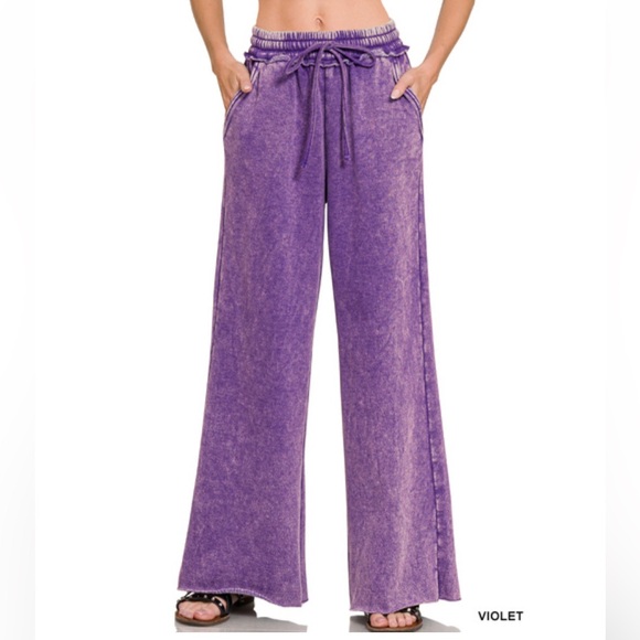 Zenana Outfitters Pants - 280 2 left ❤️Zenana violet ACID WASH FLEECE
PALAZZO SWEATPANTS
POCKETS